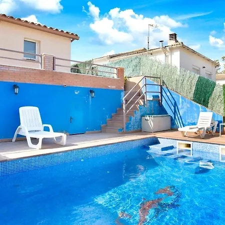 Sleeps 6 Villa *