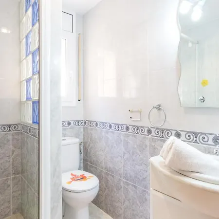 Villa Sleeps 6 *